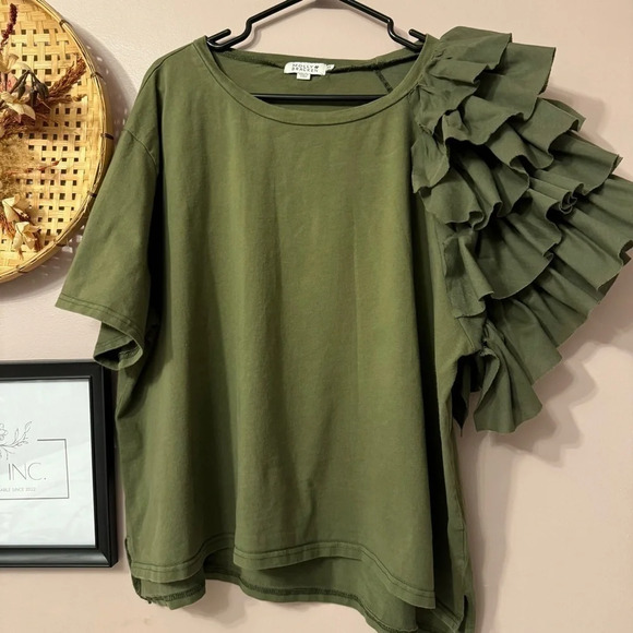 Molly Bracken Ruffled Sleeve Roundneck Top - Picture 5 of 5